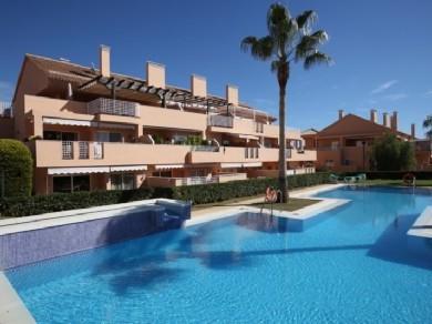 Apartamento con 2 dormitorios se vende en Marbella, Costa del Sol