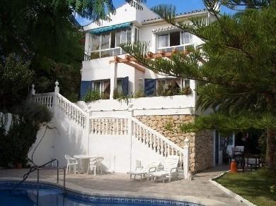 Chalet con 5 dormitorios se vende en Benalmadena Costa, Costa del Sol