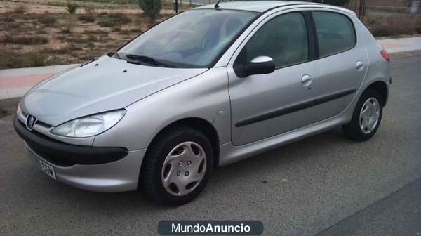 Peugeot 206 del año 2003 - Villena