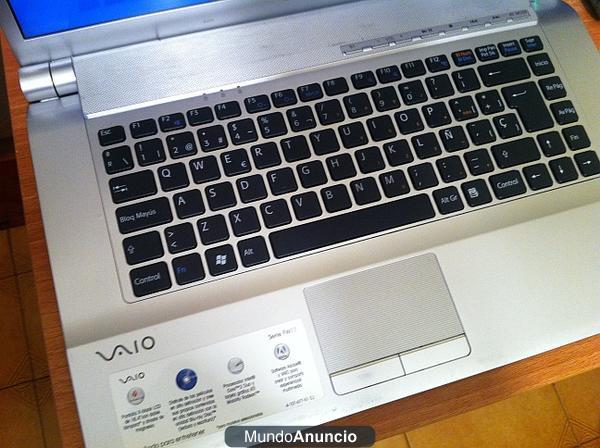 Vendo portátil SONY Vaio VGNFW11M Plateado