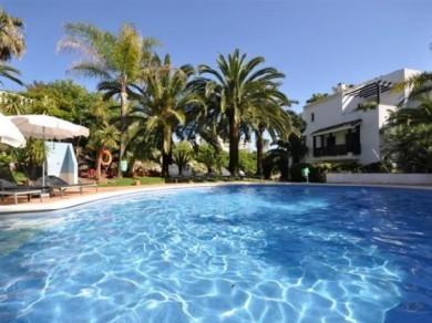 Apartamento con 2 dormitorios se vende en Marbella, Costa del Sol