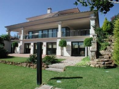 Chalet con 7 dormitorios se vende en Marbella, Costa del Sol