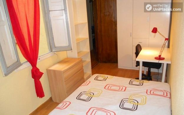 Rooms available - 8-Bedroom apartment in central and vibrant Gran Vía