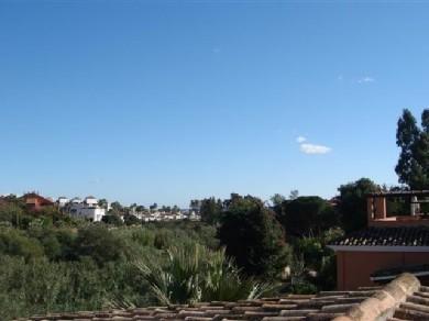 Chalet con 4 dormitorios se vende en Marbella, Costa del Sol