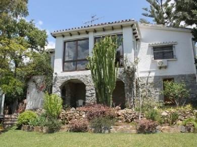 Chalet con 3 dormitorios se vende en Marbella, Costa del Sol