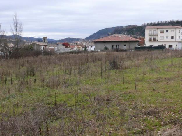 solar en permuta en Montesquiu (Barcelona) para 9000 m2 de techo