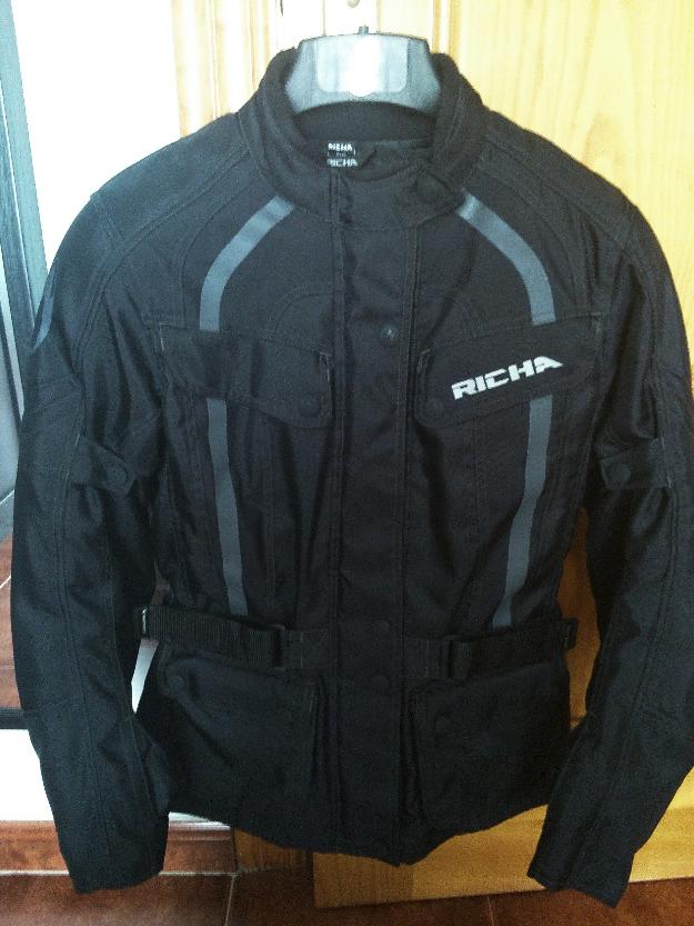 Chaqueta para moto mujer marca Richa, casí nueva, talla S