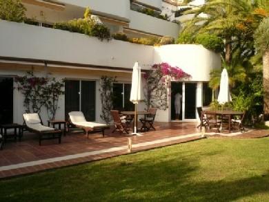 Apartamento con 3 dormitorios se vende en Marbella, Costa del Sol