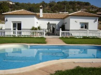 Chalet con 3 dormitorios se vende en Antequera