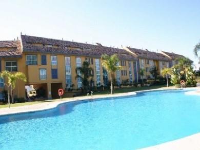 Apartamento con 3 dormitorios se vende en Marbella, Costa del Sol