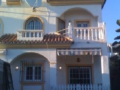 Chalet con 3 dormitorios se vende en Marbella, Costa del Sol