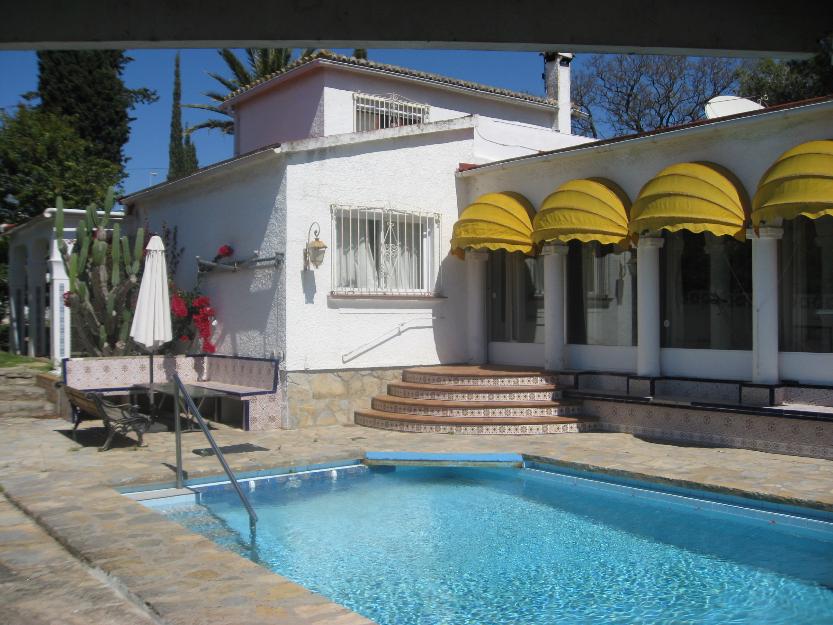 Urge venta de villa en Marbella junto al mar