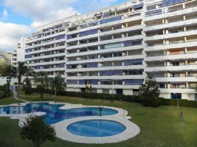 Apartamento con 2 dormitorios se vende en Marbella, Costa del Sol