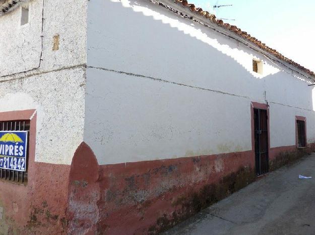 Casa adosada en Madroñera