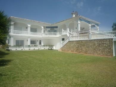 Chalet con 4 dormitorios se vende en Mijas Costa, Costa del Sol