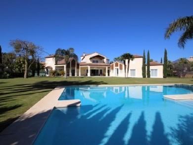 Chalet con 7 dormitorios se vende en Marbella, Costa del Sol