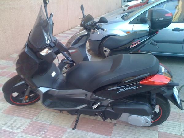 Vendo yamaha x max 250i de mayo del 2009