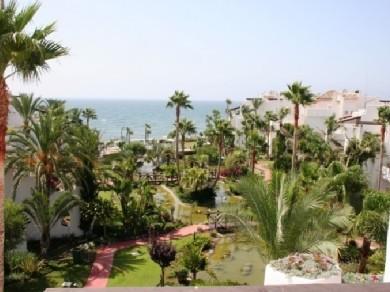 Apartamento con 3 dormitorios se vende en Marbella, Costa del Sol