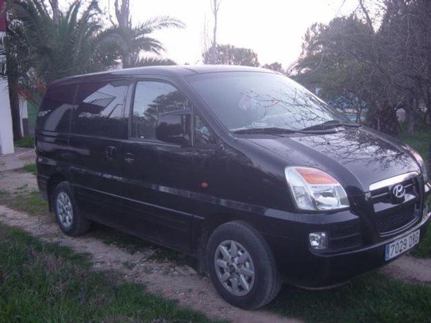 furgoneta hyundai H1 9 plazas negra