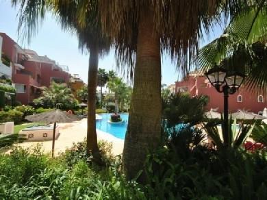 Apartamento con 2 dormitorios se vende en Marbella, Costa del Sol