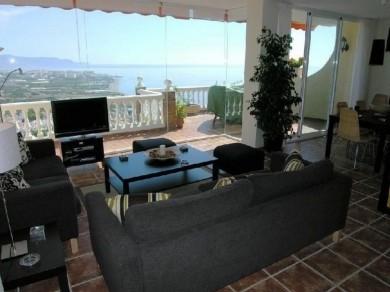 Chalet con 4 dormitorios se vende en Nerja, Costa del Sol, Axarquia