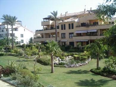 Apartamento con 2 dormitorios se vende en Estepona, Costa del Sol