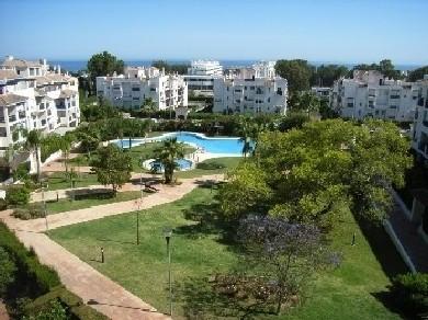 Apartamento con 3 dormitorios se vende en Marbella, Costa del Sol