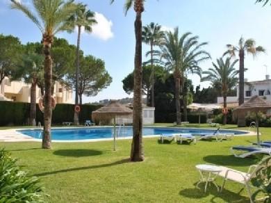 Chalet con 3 dormitorios se vende en Marbella, Costa del Sol