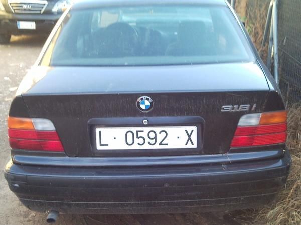 700   BMW 318 i  AVERIADO CHAPA