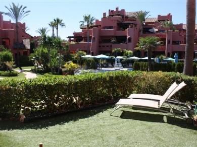 Apartamento con 2 dormitorios se vende en Estepona, Costa del Sol