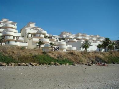 Apartamento con 3 dormitorios se vende en Estepona, Costa del Sol