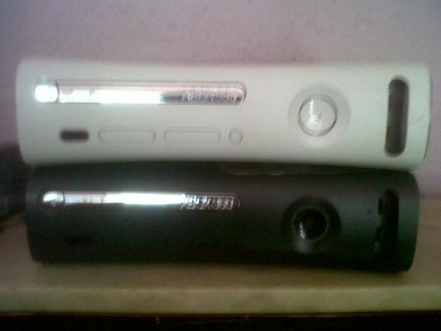 vendo 2 xbox 360 una elita, las dos cn las luces rojas. por 70 euros.