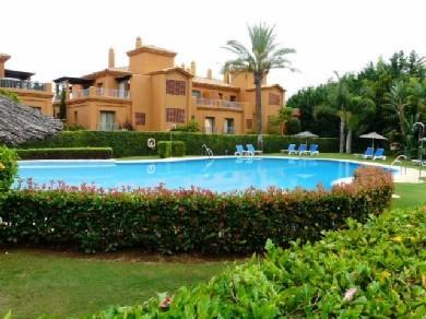 Apartamento con 2 dormitorios se vende en Estepona, Costa del Sol