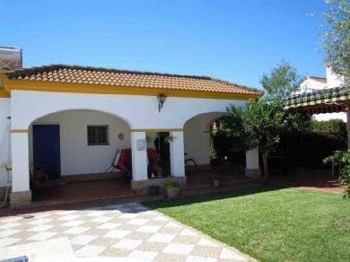 Chalet con 3 dormitorios se vende en Estepona, Costa del Sol