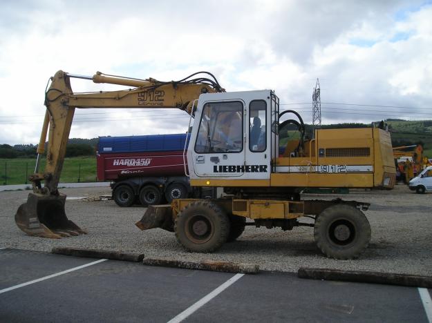 Se vende excavadora Liebherr 912