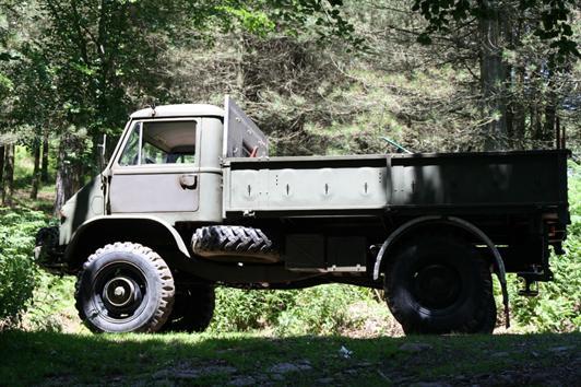 camion UNIMOG de techo metálico por 6000 euros