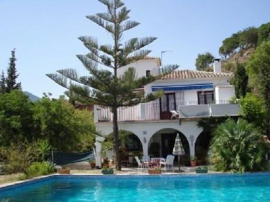 Chalet con 4 dormitorios se vende en Estepona, Costa del Sol