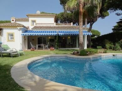 Chalet con 4 dormitorios se vende en Mijas Costa, Costa del Sol