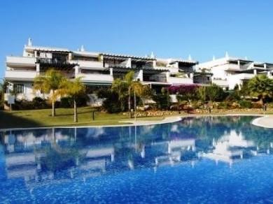 Apartamento con 3 dormitorios se vende en Marbella, Costa del Sol