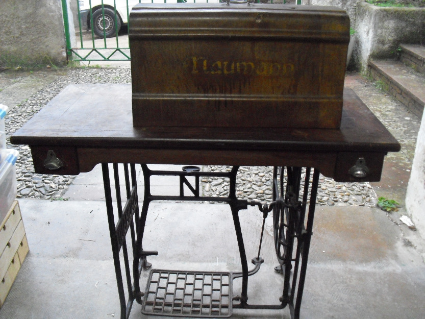 Maquina de coser naumann antigua