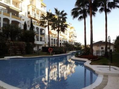 Apartamento con 3 dormitorios se vende en Marbella, Costa del Sol