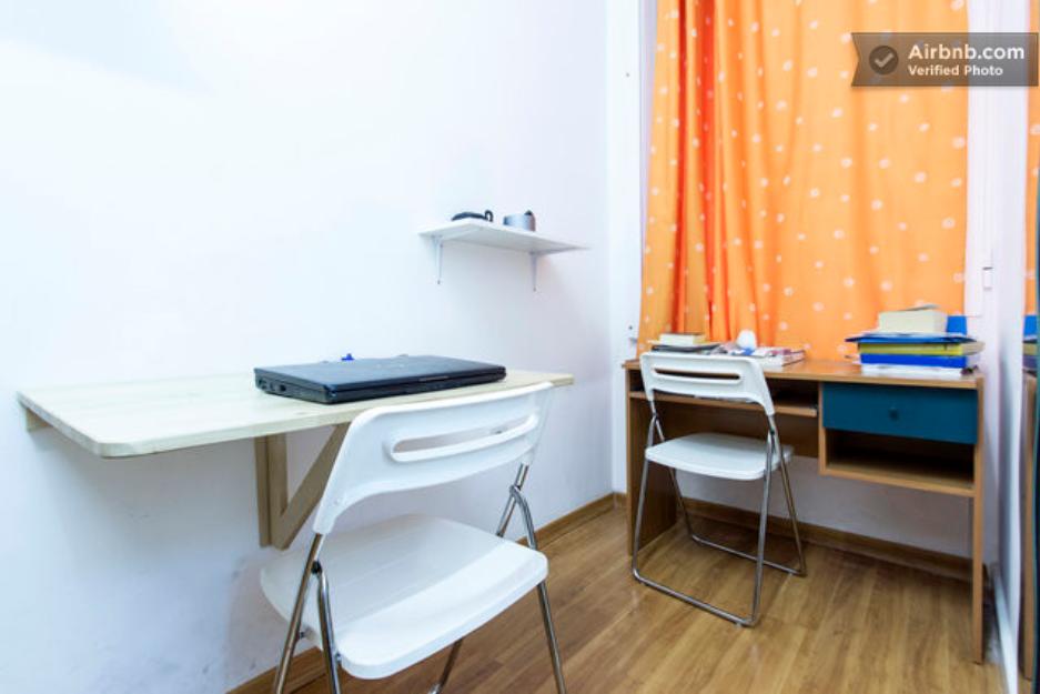 Habitacion con baño propio en el centro-room with private bathroom in the center