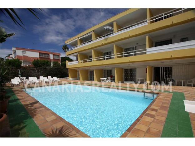 APA_38. En alquiler: Apartamento en primera línea de playa y en la planta baja. Junto a la piscina del complejo y justo