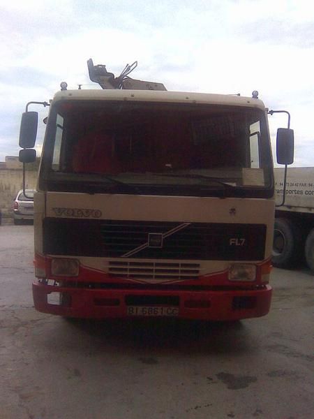 Camion VOLVO-FL-7  GRUA BONFIGLIOLI 26000