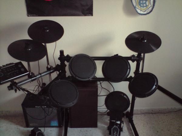 VENDO BATERIA POR 300   (ALGECIRAS)