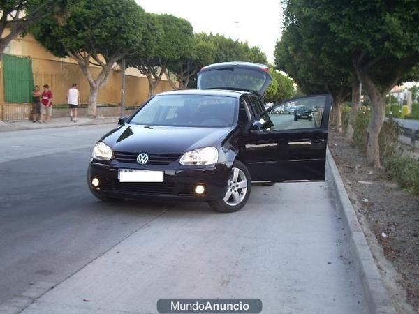 VENDO GOLF V OCASION 1.9 105CV SPORLINE 30.000KM