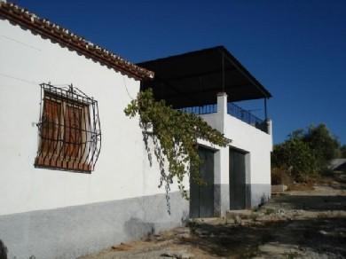 Chalet con 3 dormitorios se vende en Alora