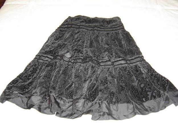 CONJUNTO DE TERCIOPELO NEGRO.