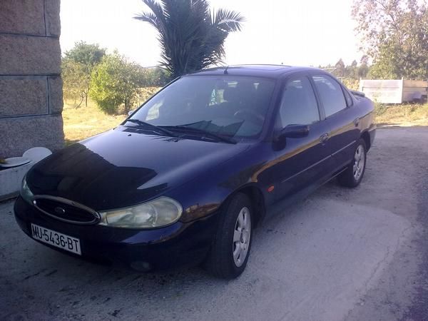 Vendo Ford Mondeo 1.9 TD Ghia 2500 Euros