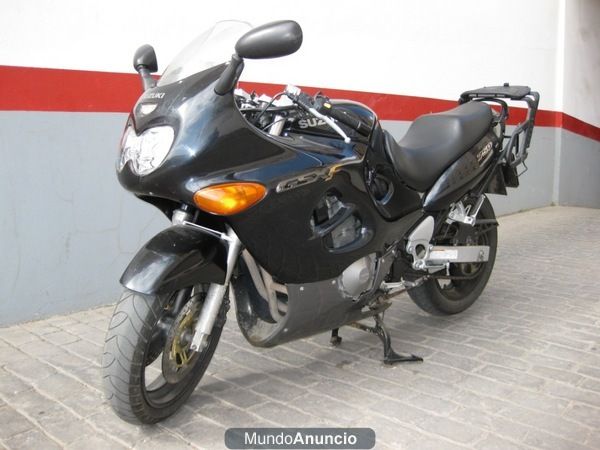 VENDO SUZUKI GSX 750 F, como nueva.